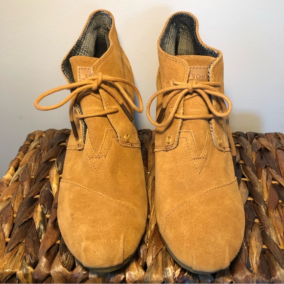 Toms | Desert Suede Lace-up Wedge Heel Bootie | Size 9 - Picture 3 of 13